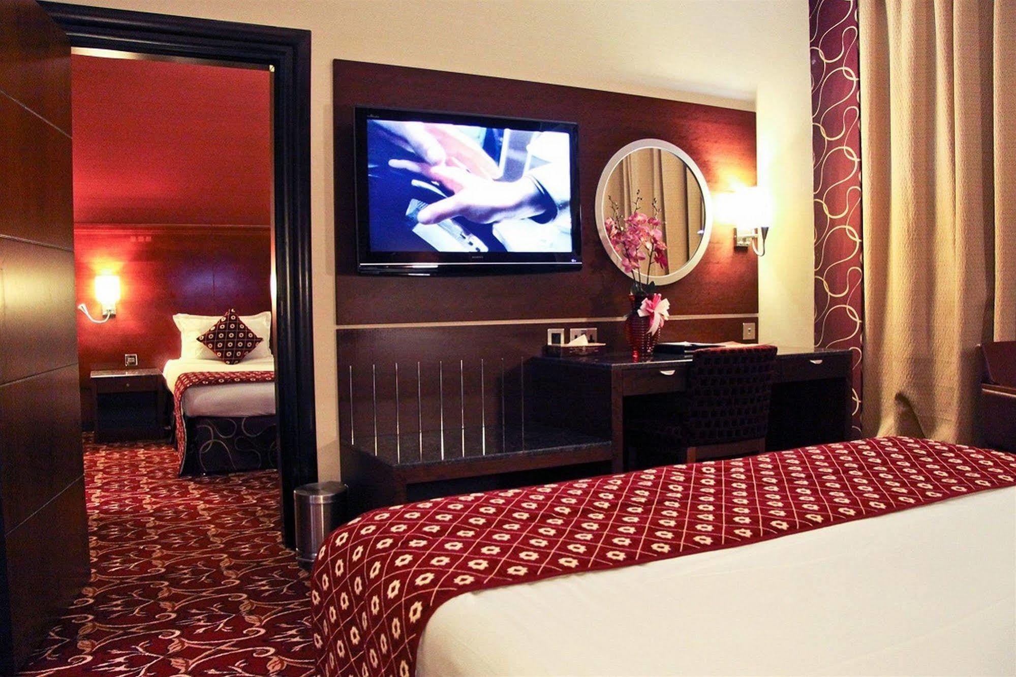 Ramee Rose Hotel Дубай Экстерьер фото